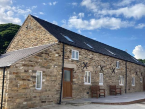 Luxury newly converted oak cottage with hot tub